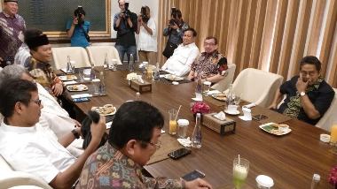 Dua Tokoh Golkar Makan Malam Bersama Prabowo dan PKS
