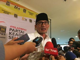 Tanda-tanda Yang Dibaca Anies-Sandi