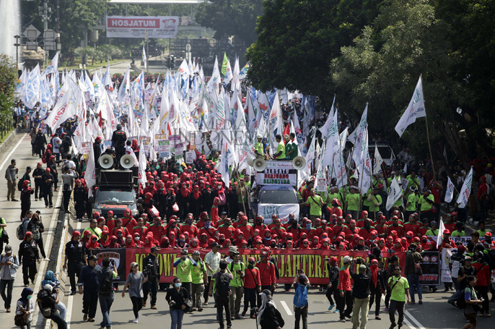 Ribuan Buruh Padati Kawasan Patung Kuda