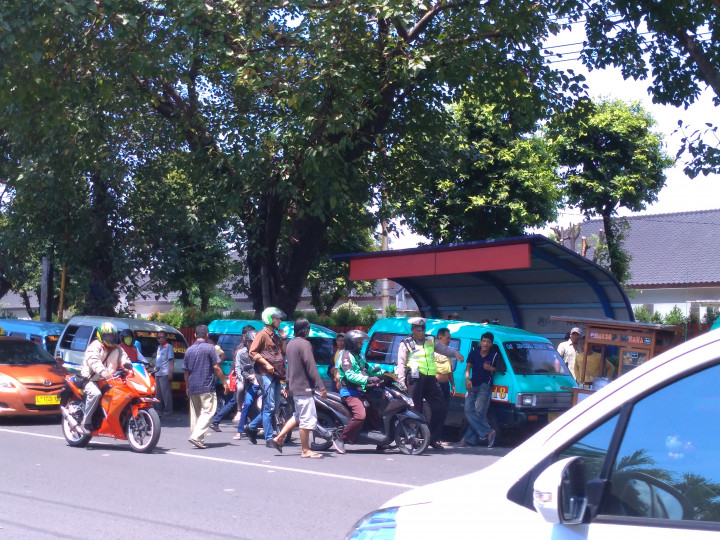 Sopir Angkot Purabaya <i>Sweeping</i> Ojek, Polisi: Tidak Anarkis