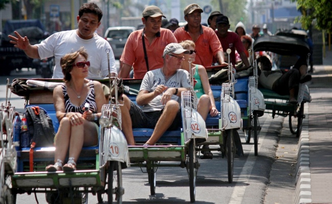 Indonesia Attracts 1.02 Million Foreign Tourists in March 2017