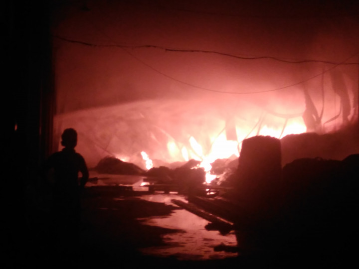 Gudang Bahan Baku Pabrik Plastik di Sukoharjo Terbakar