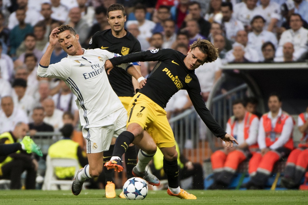 Cristiano Ronaldo (Kiri) dan Antoine Griezmann (Kanan). (Foto: AFP/ Curto De La Torre)