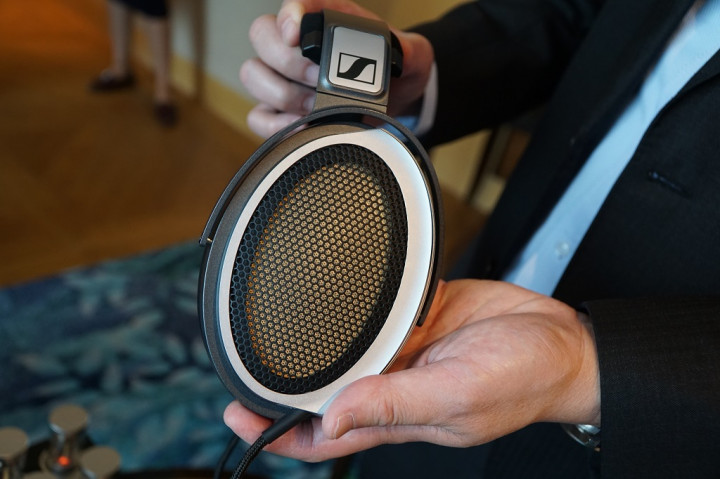 Menjajal Headset Rp792 Juta, Sennheiser HE1