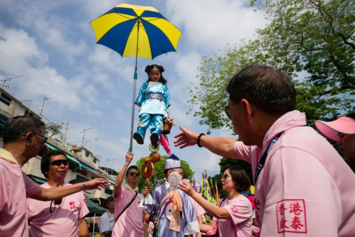 Tough Cookies to Brave the Heights at Hong Kong Bun Festival