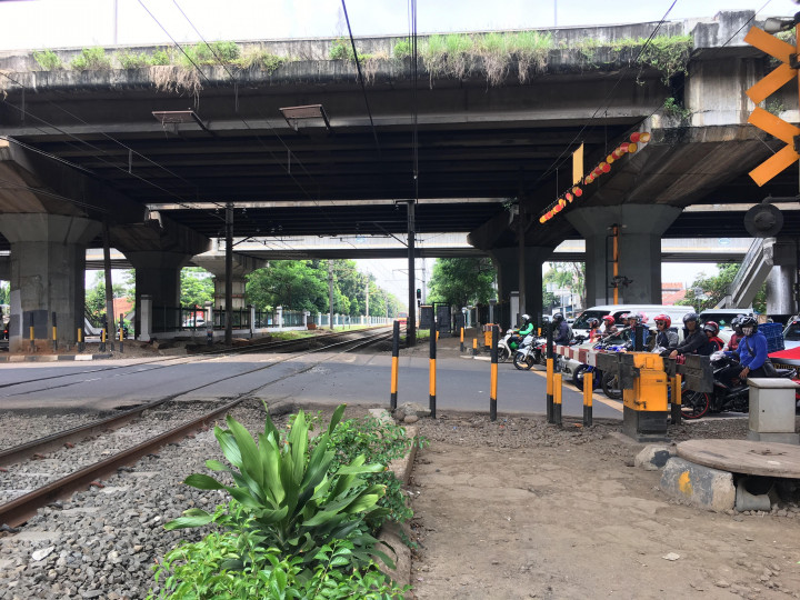 Tanda-tanda Penutupan Perlintasan Sebidang Kereta TB Simatupang Belum Tampak