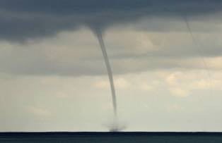 Pancaroba, Waspadai Puting Beliung dan Hujan Es