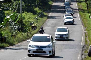 Adu Irit Grand Livina Madiun-Yogyakarta