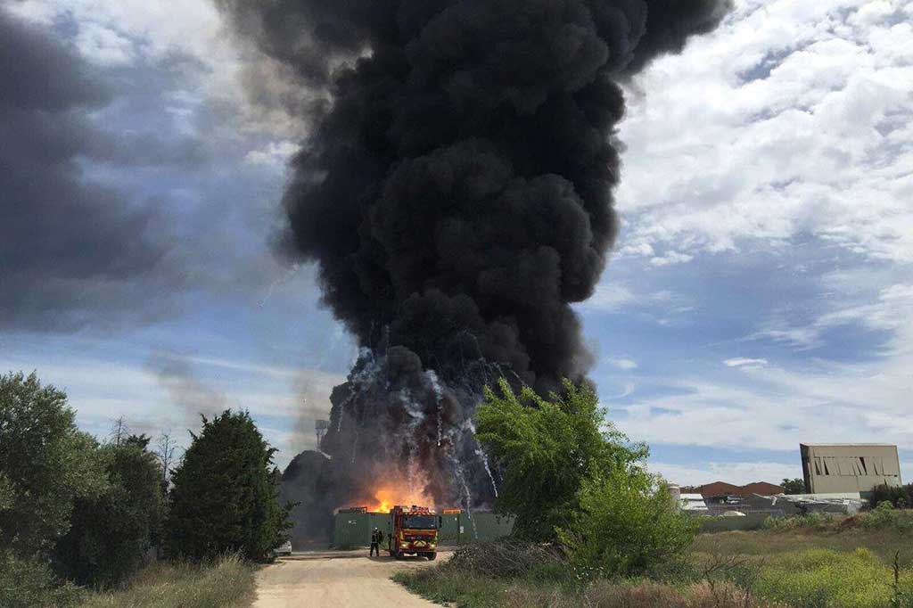 Gudang Limbah Berbahaya Terbakar, 37 Luka-luka