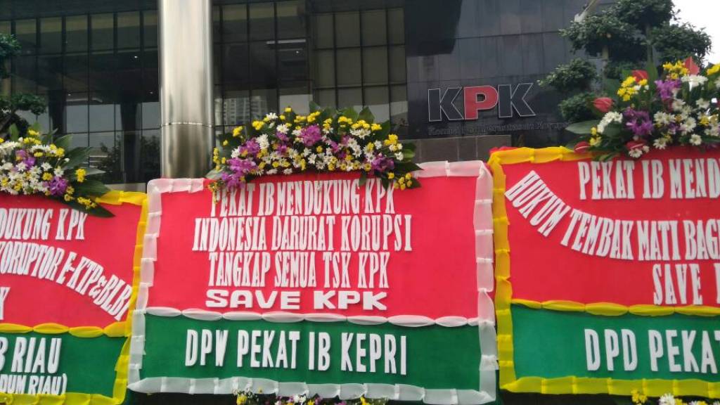 Karangan bunga ke KPK. Foto: MTVN/Surya Perkasa.