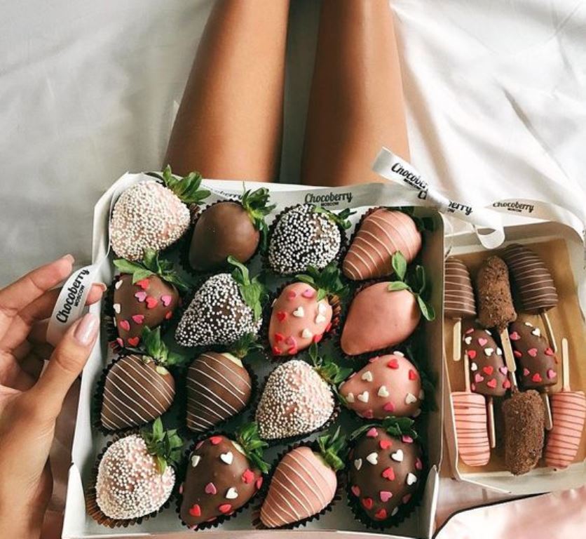 Dalam beberapa studi mengenai cokelat sangat berkaitan dengan penurunan tekanan darah dan memperbaiki fungsi pembuluh darah. (Foto: Weheartit.com)
