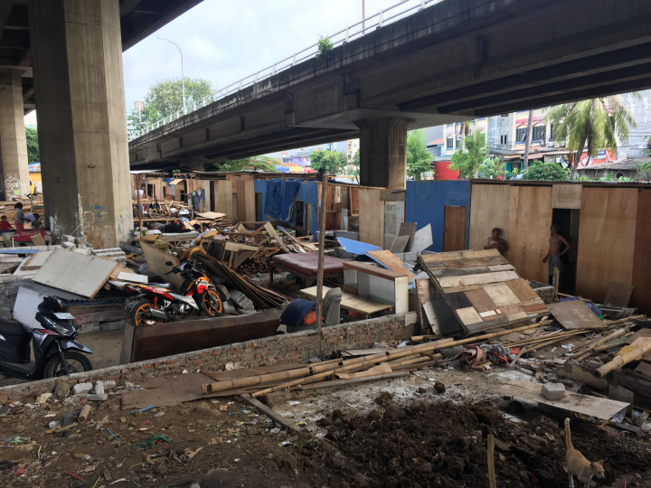 Alasan Warga Kembali Dirikan Bedeng di Kolong Tol Wiyoto-Wiyono