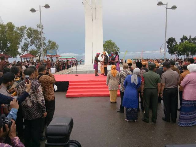 Presiden Saksikan Parade Kapal Nelayan di Puncak Pesta Laut Mappanretasi