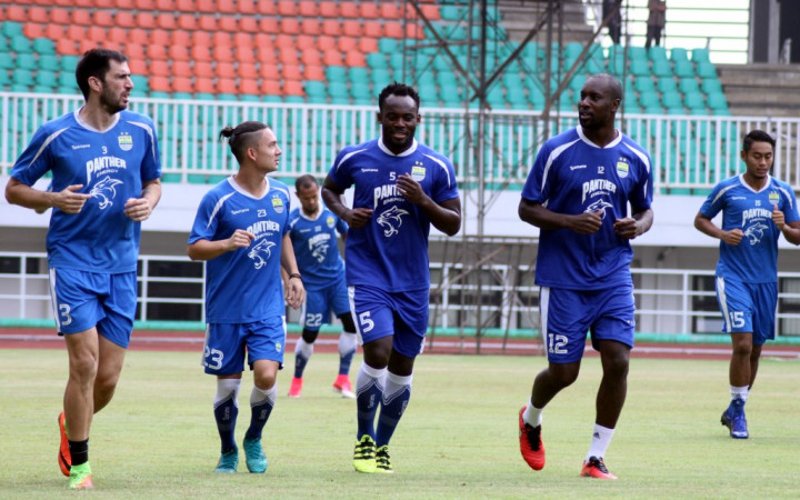 Bungkam Persipura, Persib Naik ke Puncak Klasemen
