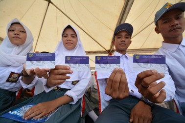 <i>Anak-anak Kita Harus Sekolah Supaya Bisa Bersaing dengan Semua Negara</i>