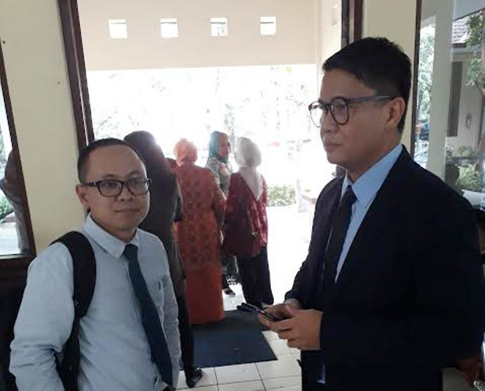 Kuasa hukum GKR Hemas dan Faruk Muhammad, Irman Putra Sidin usai mengikutu sidang tuntutan pengangkatan Ketua baru DPR. Foto: MTVN /Sholahadin Azhar
