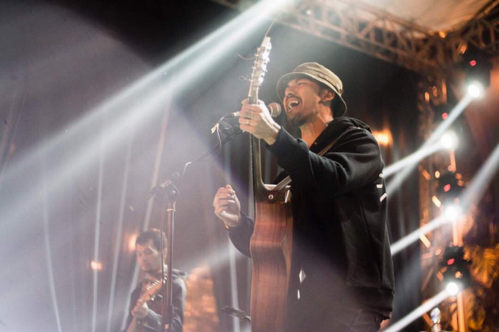 Chicco Jerikho dan Rio Dewanto Rekam Ulang Lagu Sheila on 7