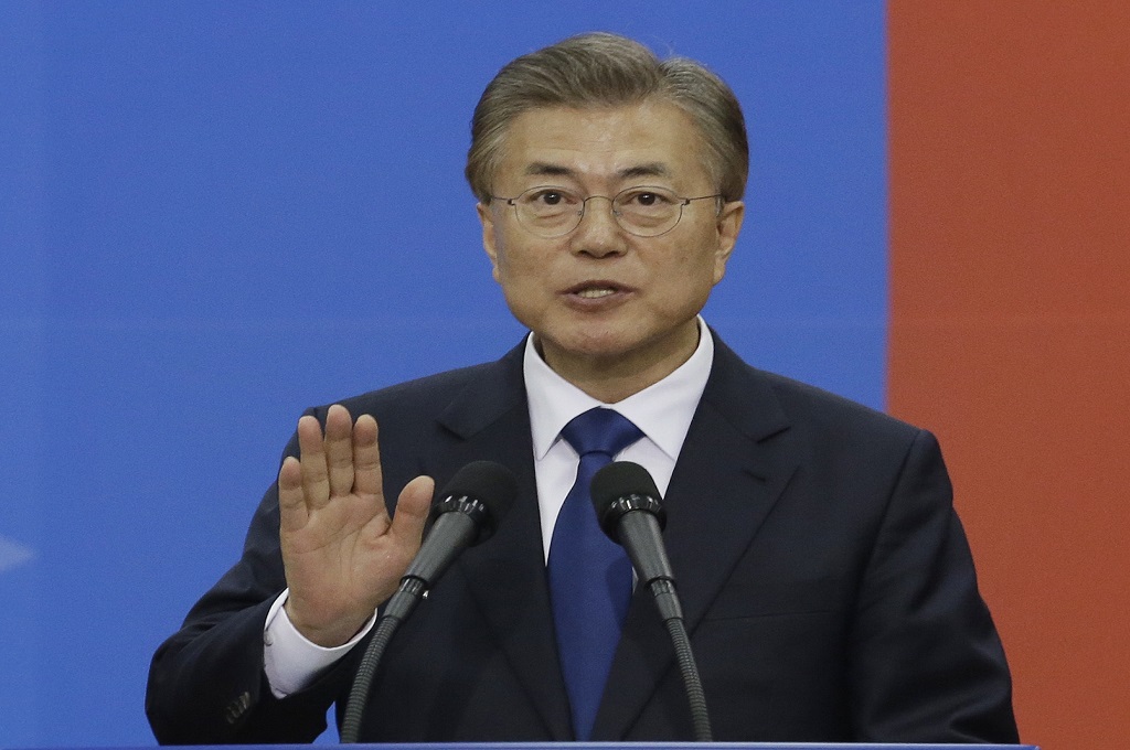 Presiden baru Korea Selatan Moon Jae-in mengambil sumpah jabatan di Seoul, 10 Mei 2017. (Foto: AFP/AHN YOUNG-JOON)
