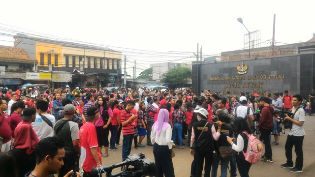 Ahok Minta Massa Pendukungnya Membubarkan Diri