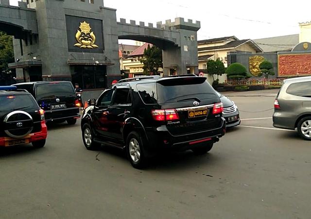 Surya Paloh Menyemangati Ahok