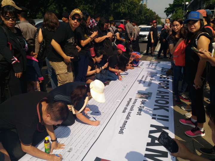 Simpatisan Siapkan Sejuta KTP Bebaskan Ahok