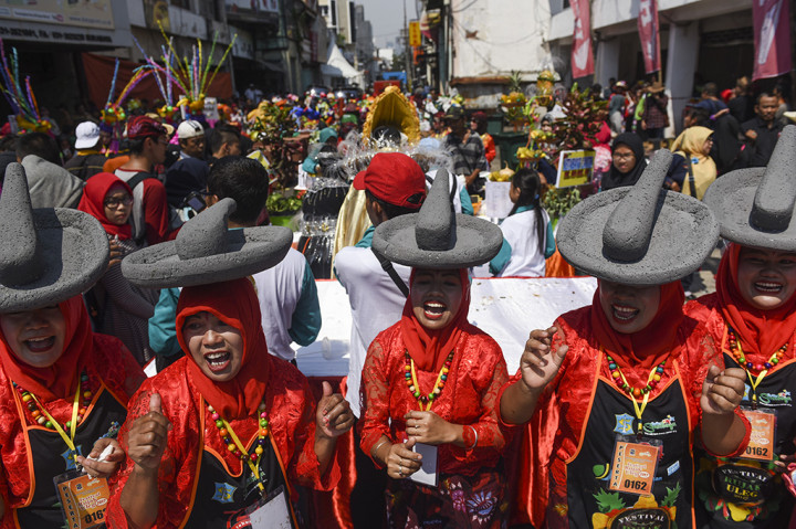 Kemeriahan Festival Rujak Uleg di Surabaya