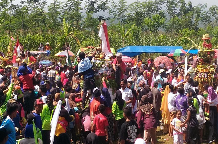 Warga Jombang Gelar Sedekah Desa