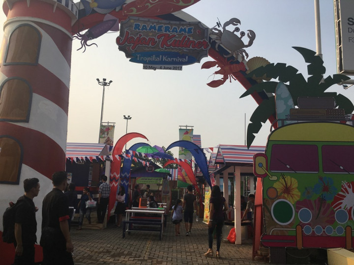 Menikmati Jajanan Kuliner Nuansa Pantai di Tangerang