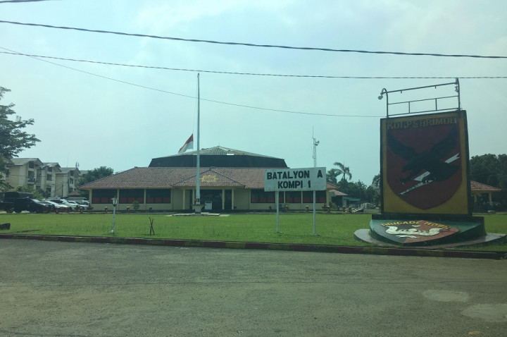 Bendera Setengah Tiang Dikibarkan setelah Anggota Brimob Ditemukan Tewas