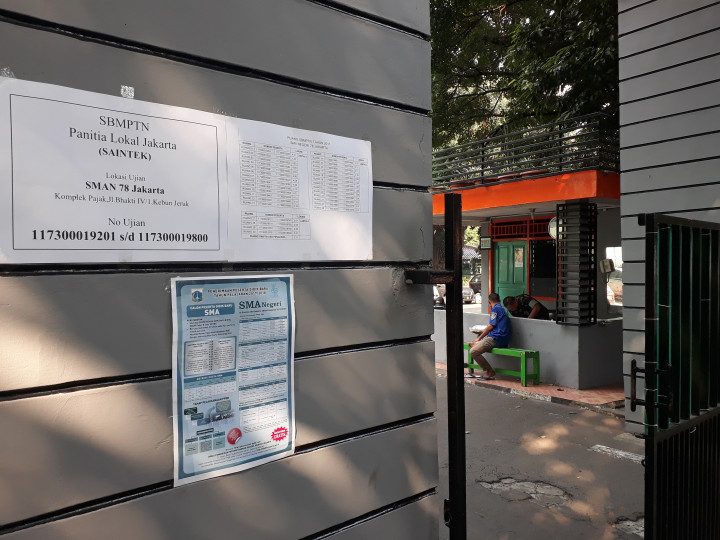 Demi Ikut SBMPTN, Pukul 4 Pagi Sudah di Lokasi