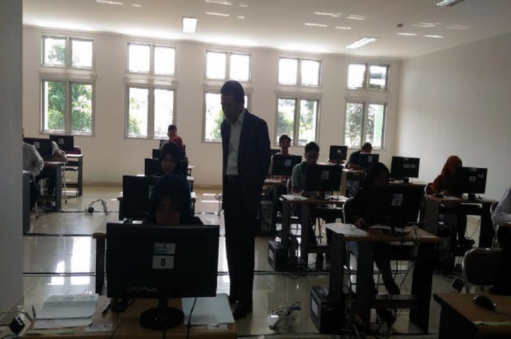 Dua Penyandang Tunarungu Ikut Ujian Masuk Perguruan Tinggi di Undip