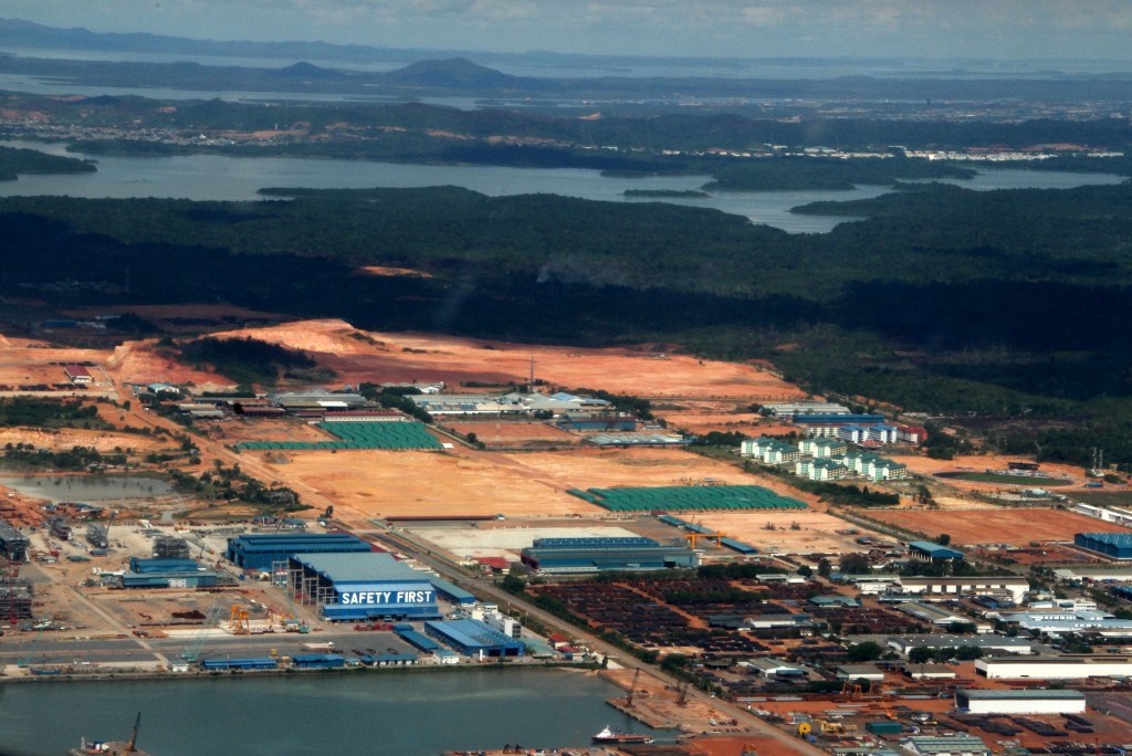 Ilustrasi kawasan industri di Batam. (ANTARA FOTO/Joko Sulistyo)