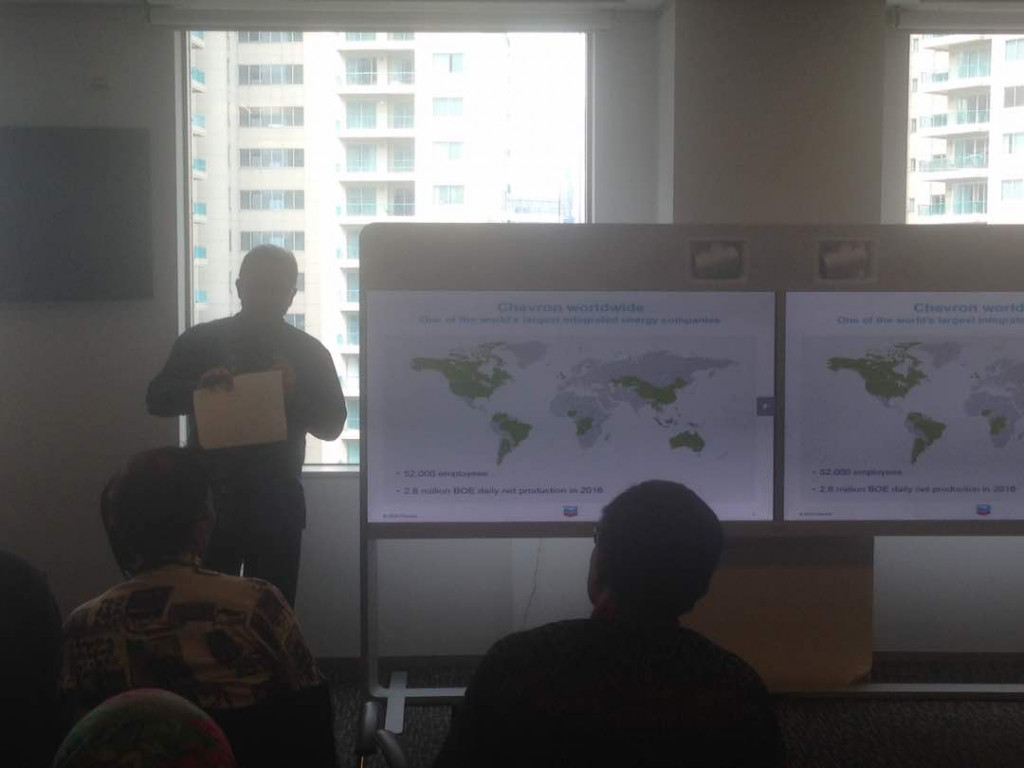 Senior Vice President Policy, Government, and Public Affairs Chevron Yanto Sianipar dalam diskusi bertema isu dan tantangan migas di Kantor Chevron, Gedung Sentral Senayan I, Jakarta, Selasa 16 Mei 2017. MTVN/Desi Anggriani. 