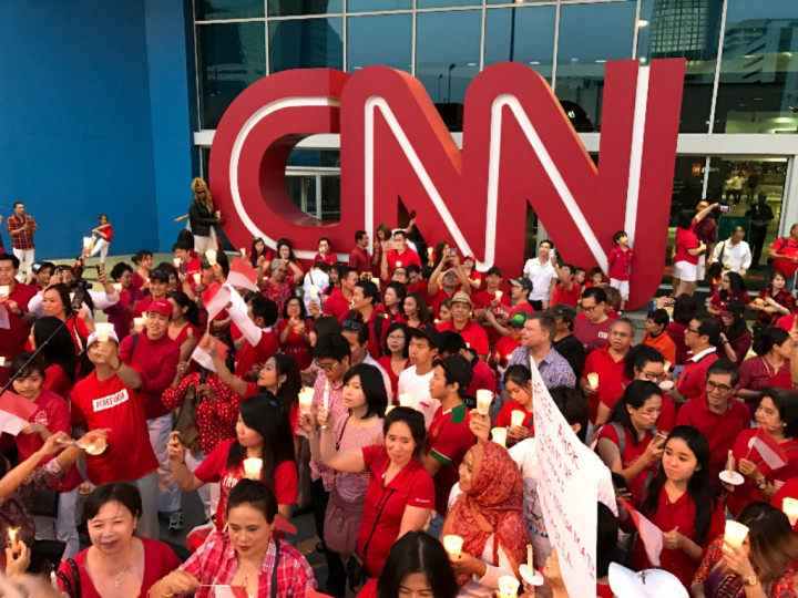 Gedung CNN di Atlanta Dipenuhi WNI Suarakan Solidaritas untuk Ahok