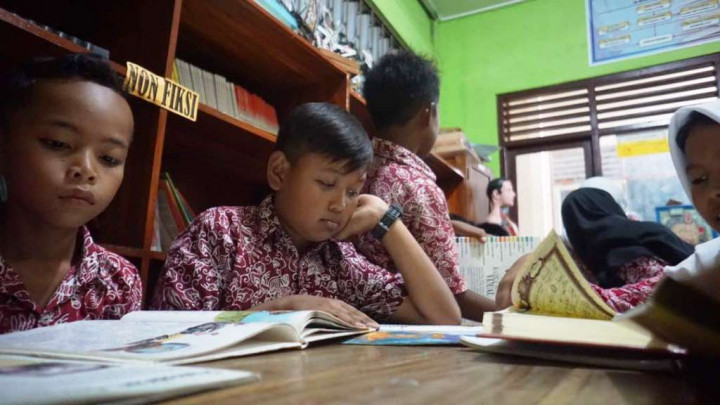 Cara Unik BEM Undip Menumbuhkan Minat Baca Masyarakat