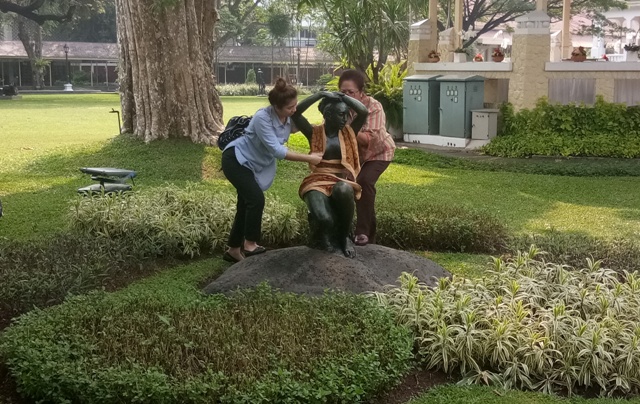 Kedatangan Murid SD, Patung Telanjang di Istana Merdeka Ditutup