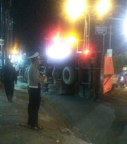 Truk Terguling, Lalin Juanda-Margonda Macet