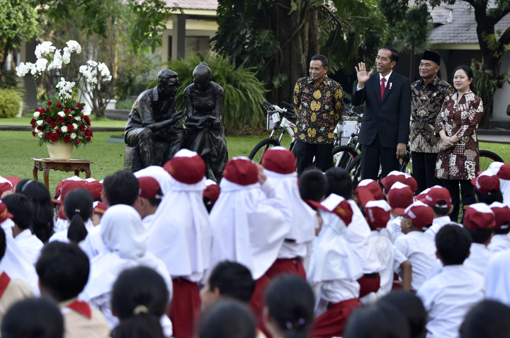 Mendikbud Sebut Medsos Memengaruhi Turunnya Minat Baca