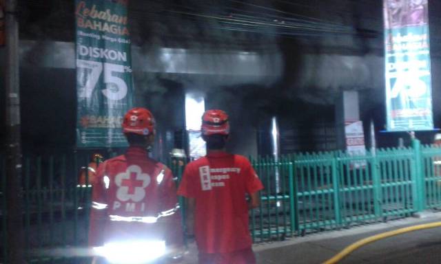 Ramayana Pasar Minggu Terbakar