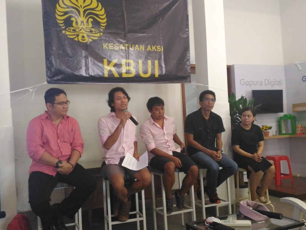 Konferensi pers Kesatuan Aksi Keluarga Besar Universitas Indonesia (KA-KBUI) dalam menggalang dukungan mendesak pemerintah menghapus Pasal 156a KUHP terkait penodaan agama. Foto: MTVN/Ilham Wibowo.