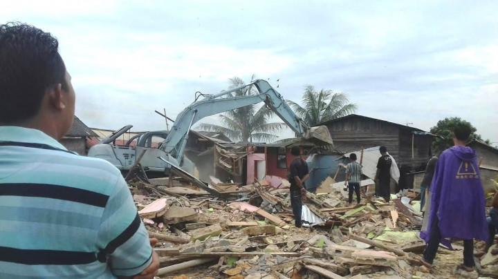 Ratusan Rumah Liar di Batam Dirobohkan