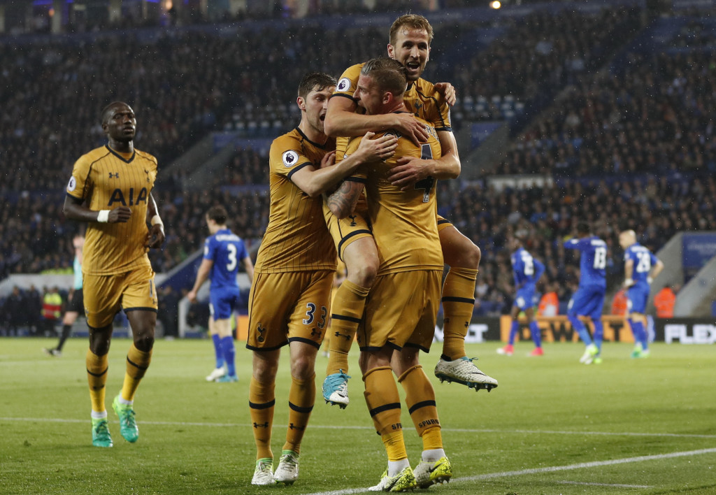 Tottenham Hotspur merayakan kemenangan atas Leicester City. (Foto: AFP/ Adrian Dennis)