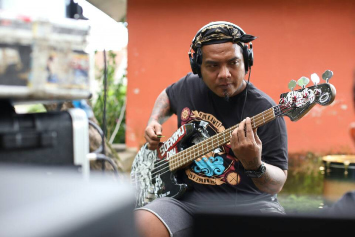 Persiapan Endank Soekamti Jelang Rekaman di Atas Perairan Papua