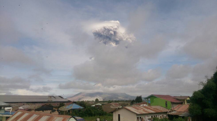 Gunung Sinabung Meletus Semburkan Material Hingga 4 Km