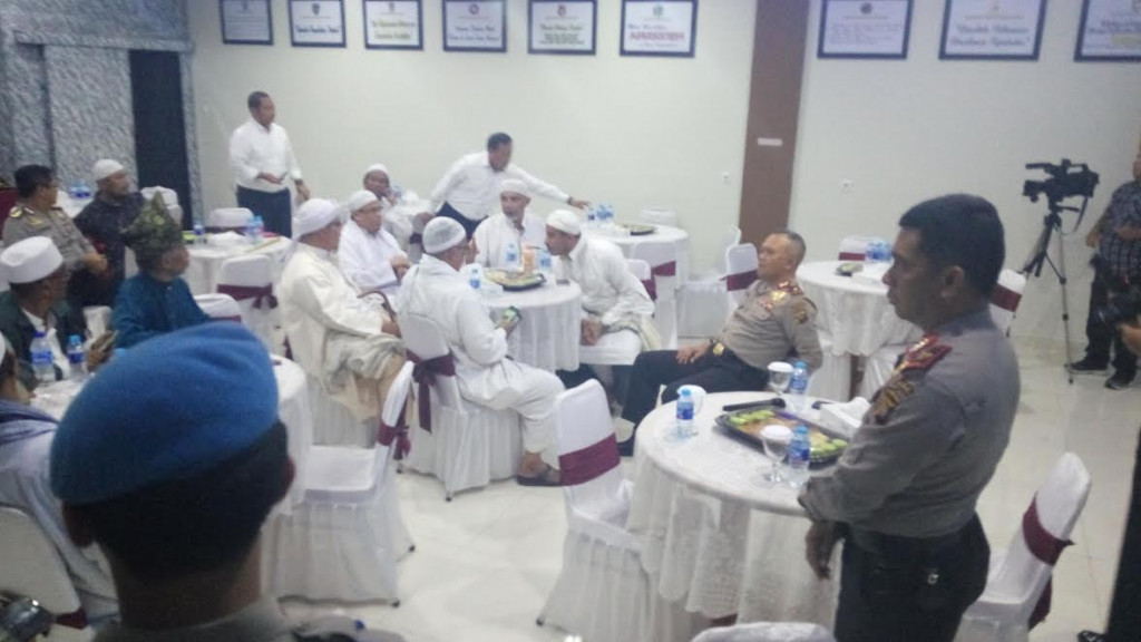 Kapolda Kalbar gelar rapat tertutup dengan 12 perwakilan massa 