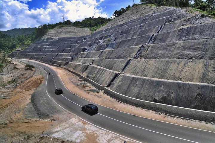 Warga Minta Perbaikan Rambu Jalan Trans-Sulbar Dipercepat