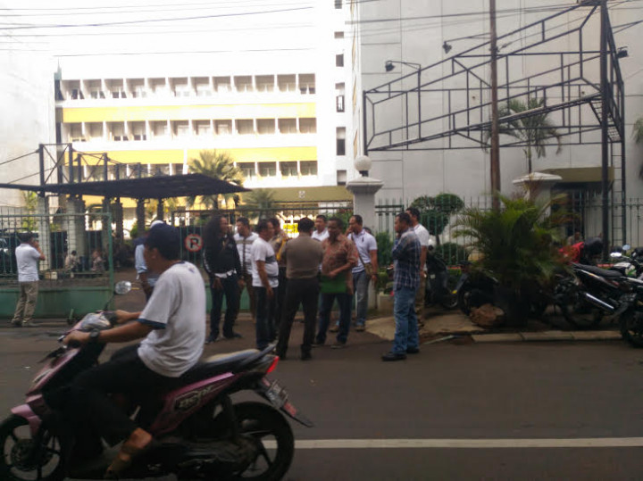 Ribuan Aparat Mengawal Eksekusi Lahan di Kuningan Barat