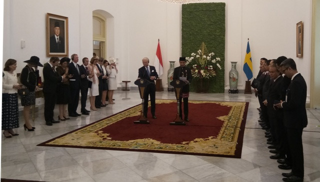 Presiden Joko Widodo dalam pernyataan pers bersama Raja Swedia Carl XVI Gustaf di Istana Bogor. Foto: MTVN/Fikar