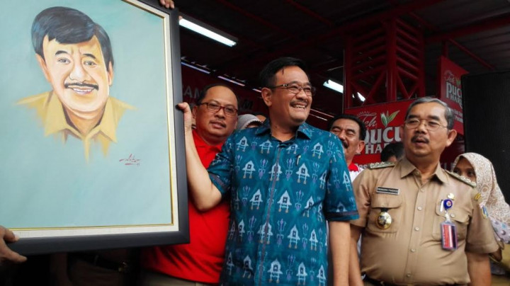 Pemprov Dapat Sumbangan Loksem Pedagang Nasi Kapau