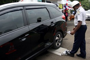 Uji KIR Kendaraan Pribadi Hanya untuk Taksi Daring